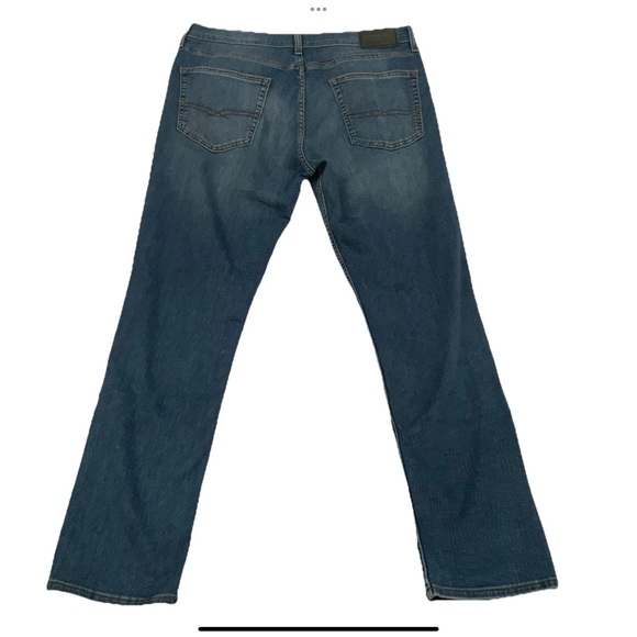 Signature By Levi Strauss Straight Leg Jeans Medium Wash Lightweight Denim 36X32 - Picture 1 of 15
